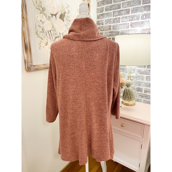 NWOT {New Direction} Top - Picture 4 of 7